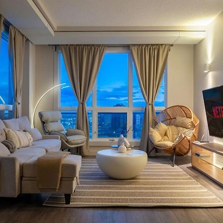 Upscale Penthouse Stay With Mountain & City Views, Free Parking, Bbq Grill, Office Space & More YYC Eksteriør bilde