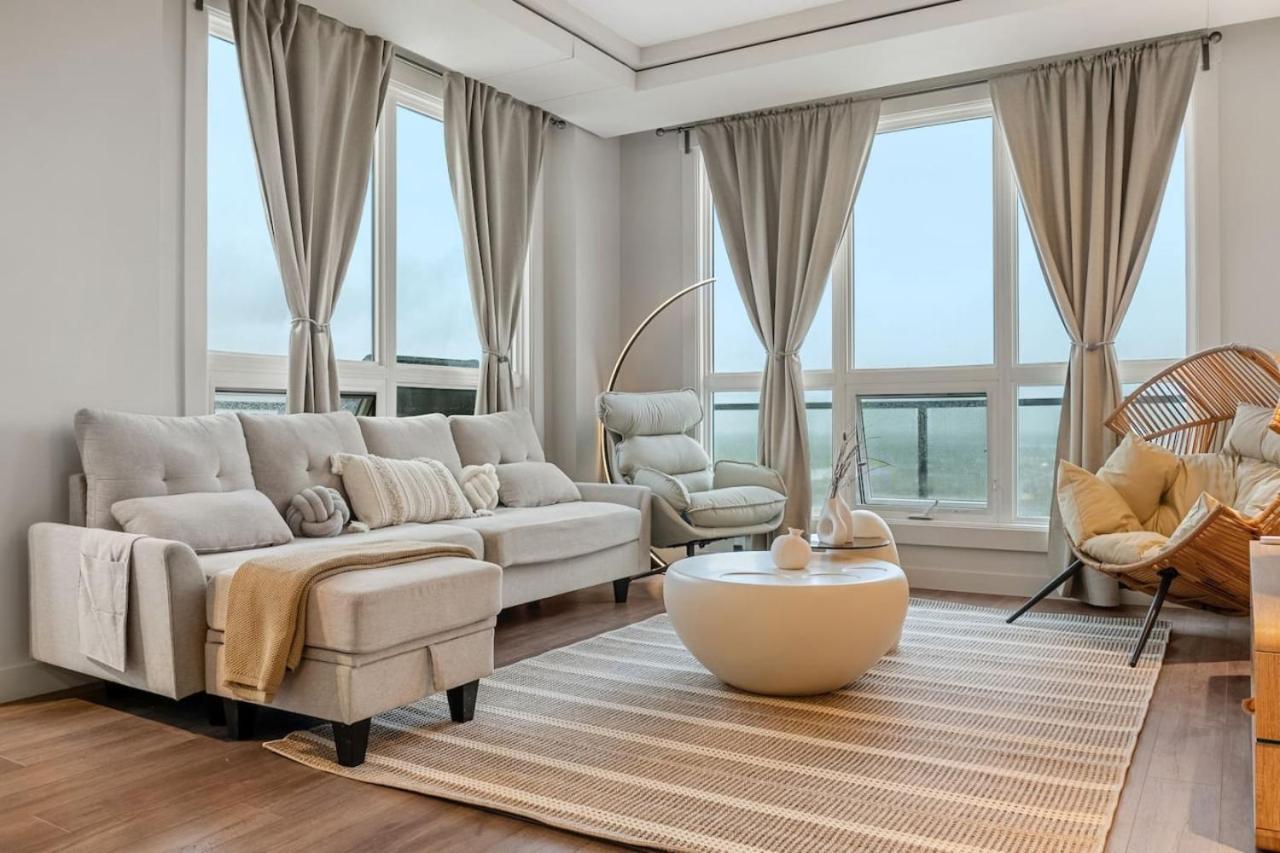 Upscale Penthouse Stay With Mountain & City Views, Free Parking, Bbq Grill, Office Space & More YYC Eksteriør bilde