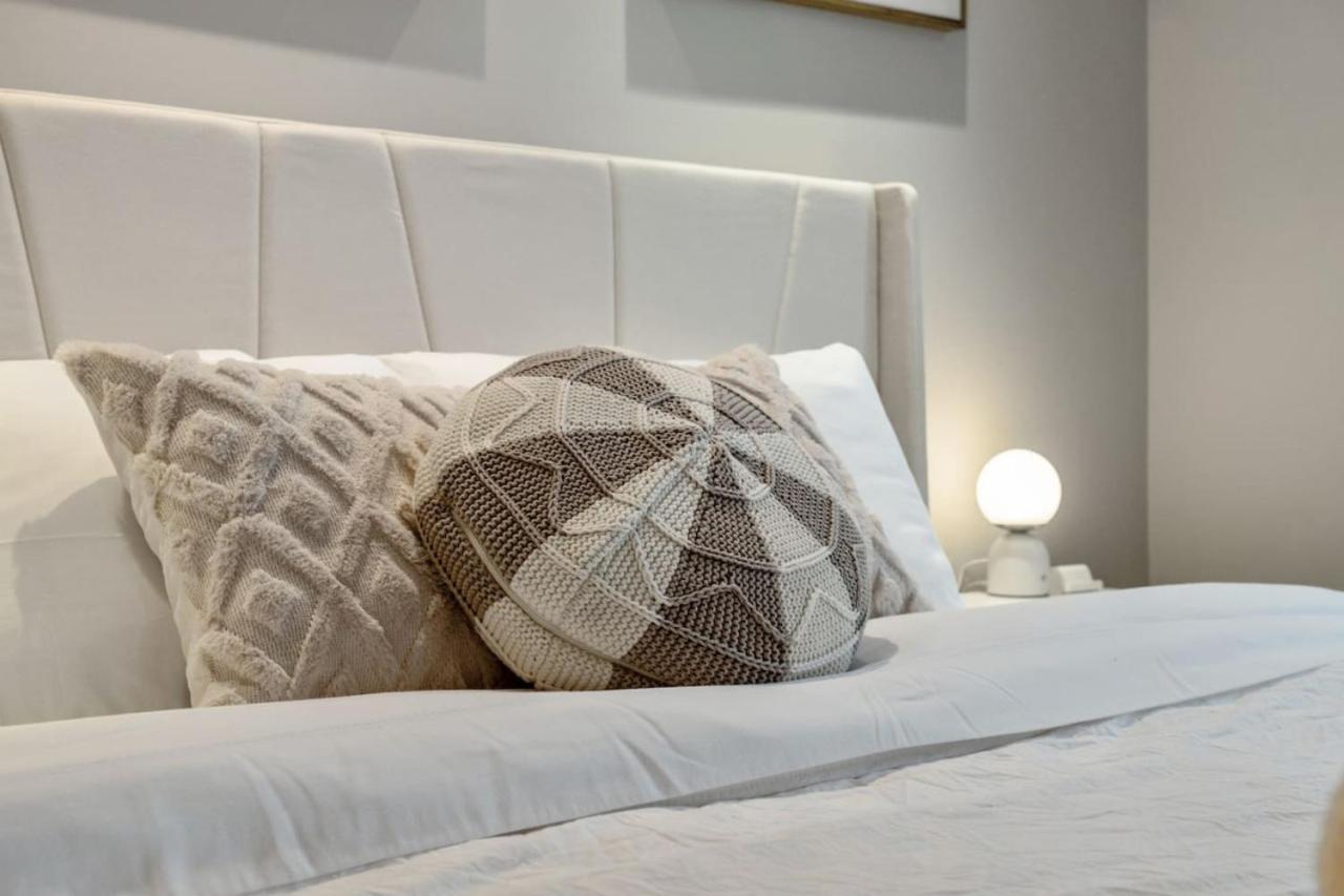 Upscale Penthouse Stay With Mountain & City Views, Free Parking, Bbq Grill, Office Space & More YYC Eksteriør bilde