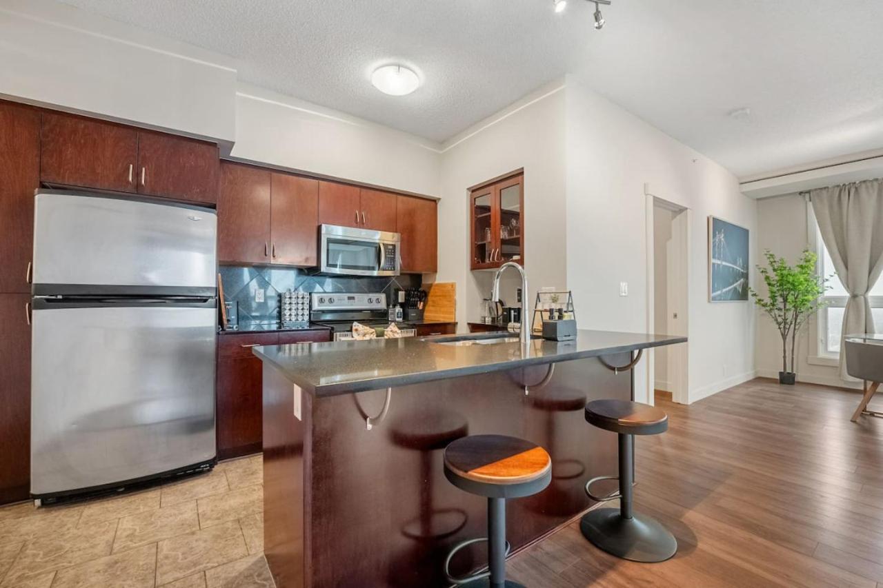 Upscale Penthouse Stay With Mountain & City Views, Free Parking, Bbq Grill, Office Space & More YYC Eksteriør bilde
