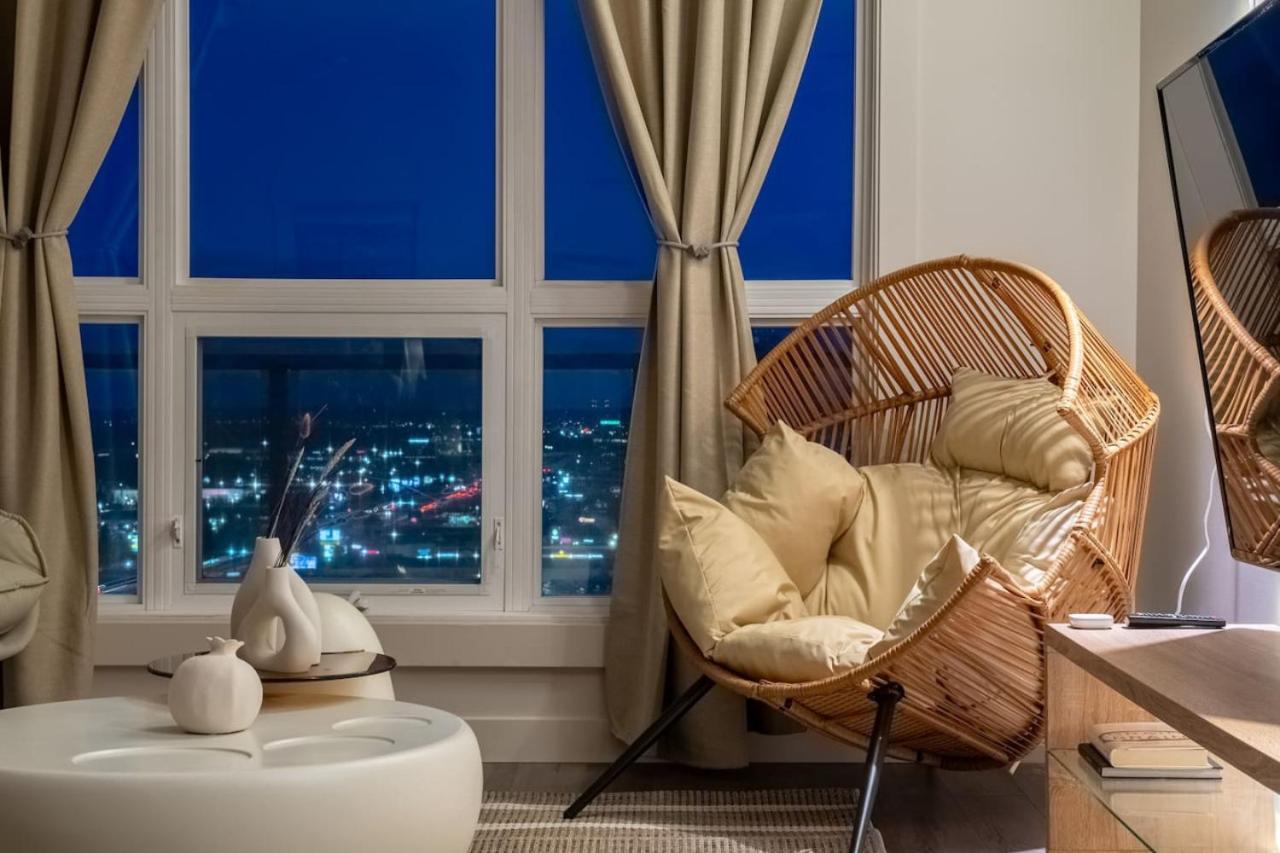 Upscale Penthouse Stay With Mountain & City Views, Free Parking, Bbq Grill, Office Space & More YYC Eksteriør bilde