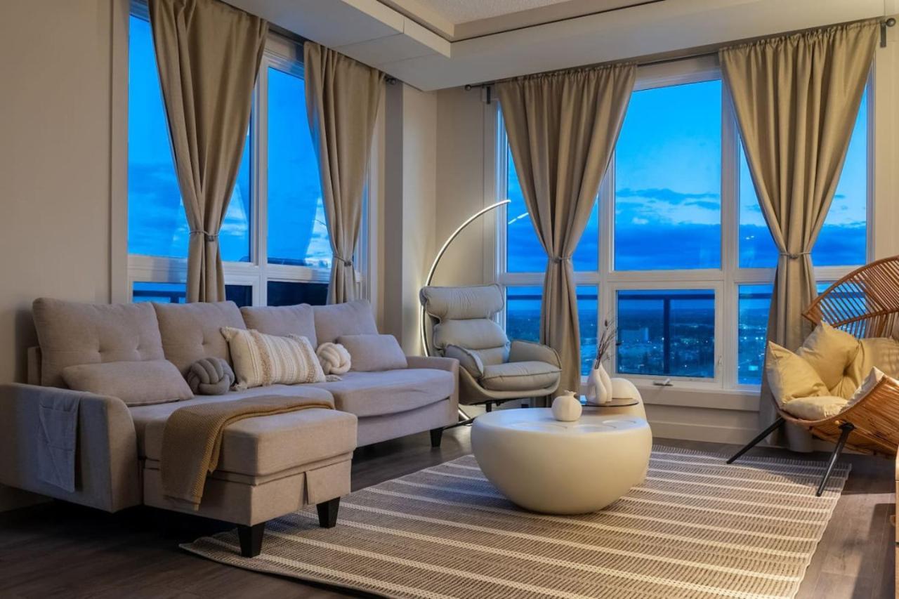 Upscale Penthouse Stay With Mountain & City Views, Free Parking, Bbq Grill, Office Space & More YYC Eksteriør bilde
